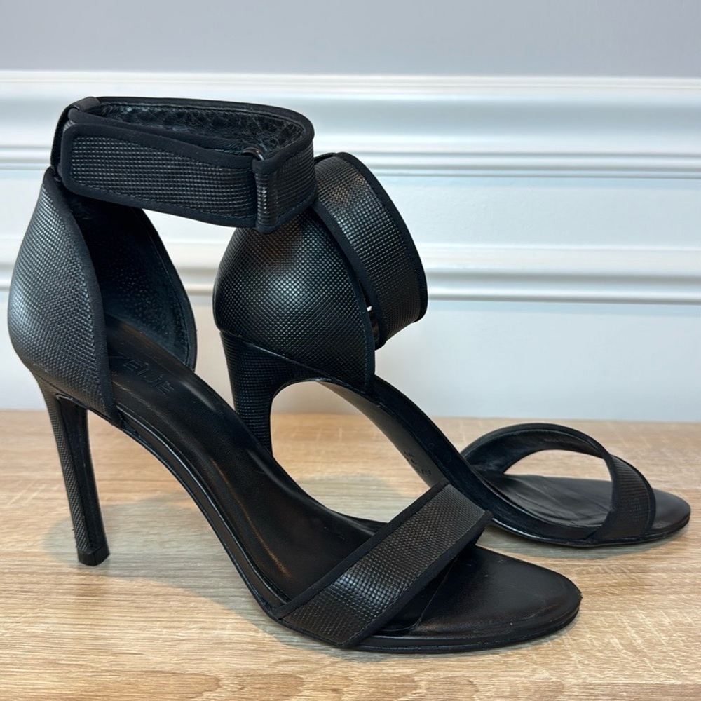 A7EIJE Strappy‎ heels/sandals Sz 9 EU 40 True to size 4”heels EUC